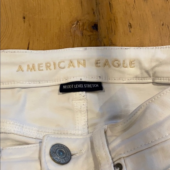 Women’s American Eagle White Jean shorts - Picture 4 of 4